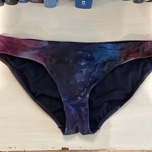 Athleta supernova swim bottom size medium on excellent condition